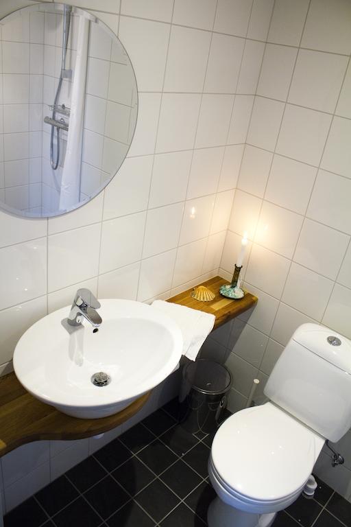 Everts Sjöbods Bed&Breakfast Grebbestad Zimmer foto